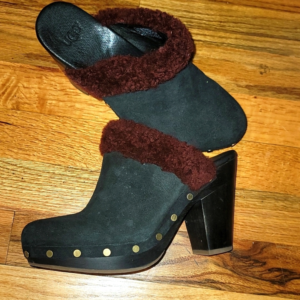 8 Black suede with Burgundy sheepskin trim UGG Clogs